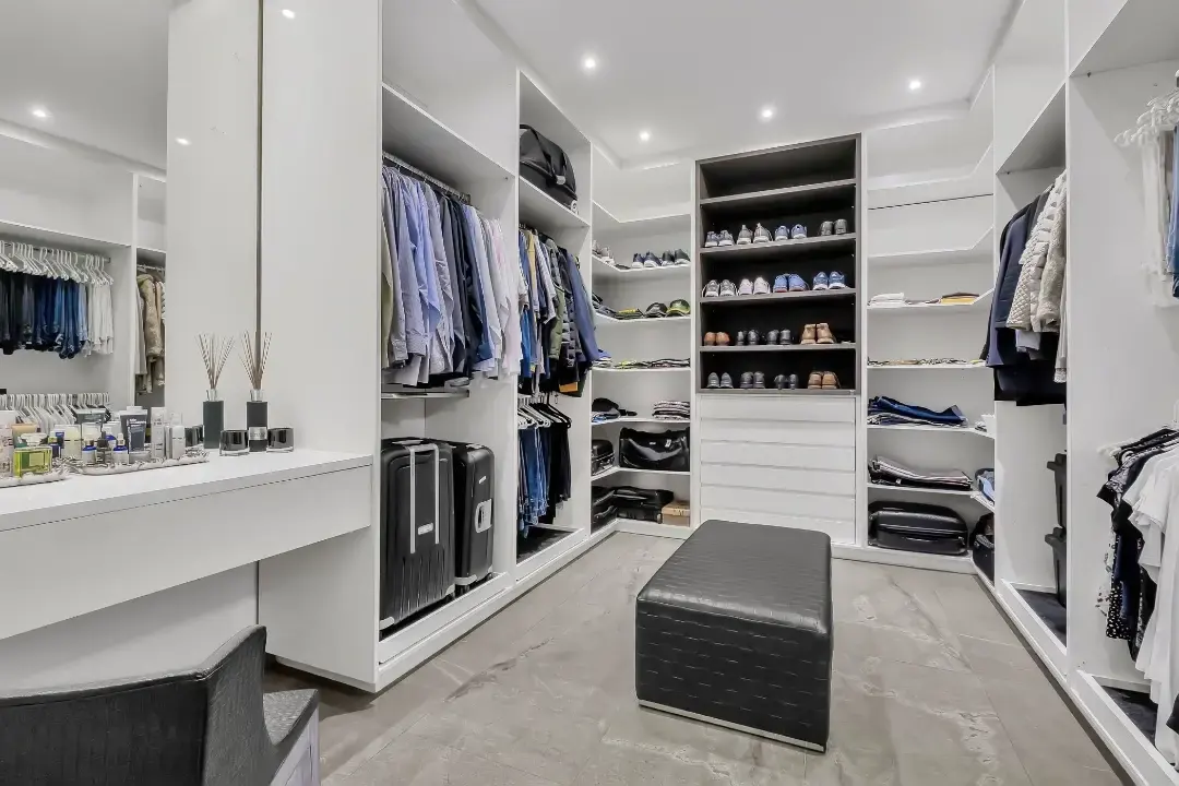 Modern Five-Bedroom Residence, Morningside, Johannesburg: photograph 18 of 20