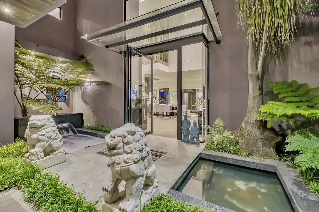 Modern Five-Bedroom Residence, Morningside, Johannesburg: photograph 19 of 20