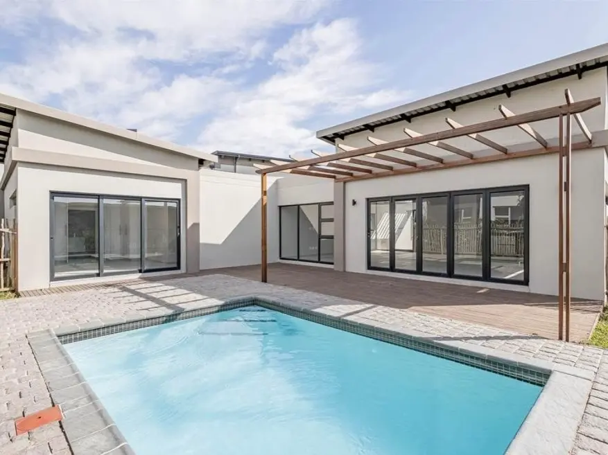 Four-Bedroom Family Home with Pool, Palm Lakes Estate, Ballito: photograph 3 of 19