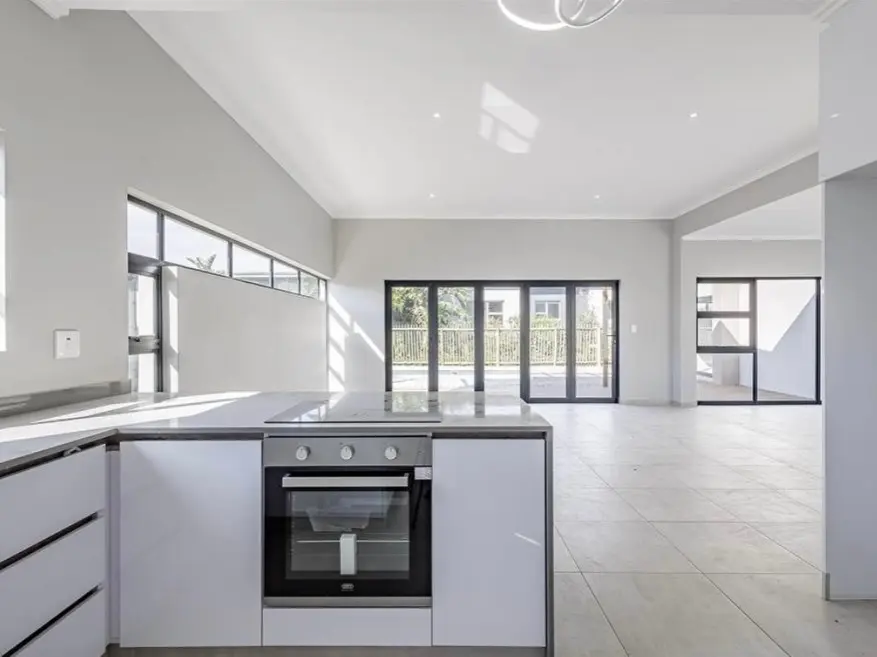 Four-Bedroom Family Home with Pool, Palm Lakes Estate, Ballito: photograph 5 of 19