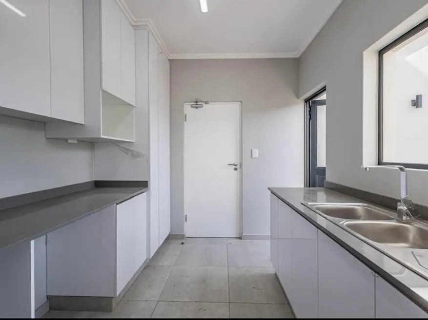 Four-Bedroom Family Home with Pool, Palm Lakes Estate, Ballito: photograph 8 of 19