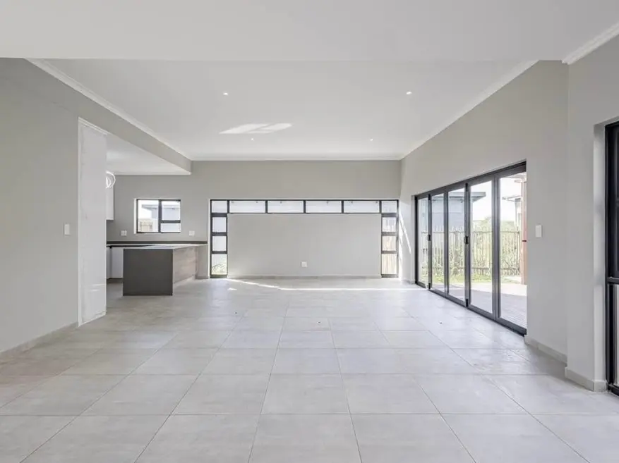 Four-Bedroom Family Home with Pool, Palm Lakes Estate, Ballito: photograph 9 of 19