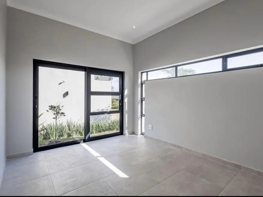 Four-Bedroom Family Home with Pool, Palm Lakes Estate, Ballito: photograph 11 of 19