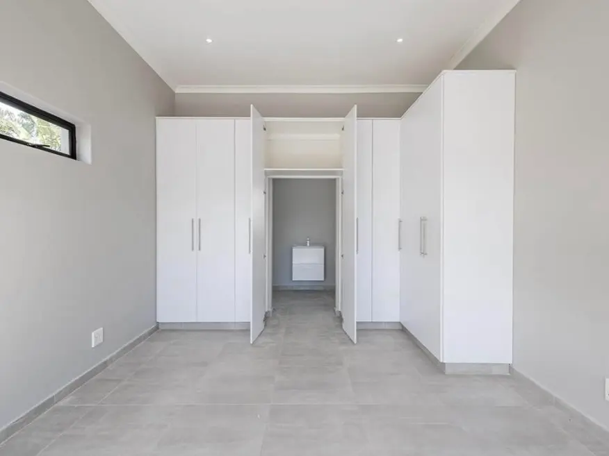 Four-Bedroom Family Home with Pool, Palm Lakes Estate, Ballito: photograph 13 of 19