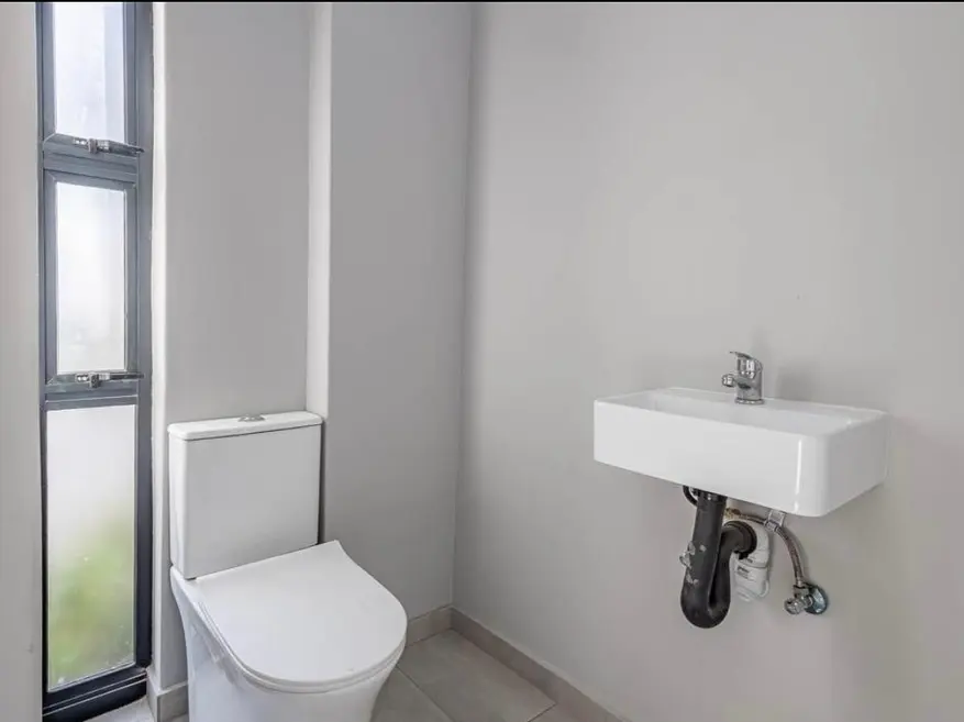 Four-Bedroom Family Home with Pool, Palm Lakes Estate, Ballito: photograph 18 of 19