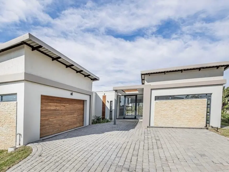 Four-Bedroom Family Home with Pool, Palm Lakes Estate, Ballito: photograph 19 of 19
