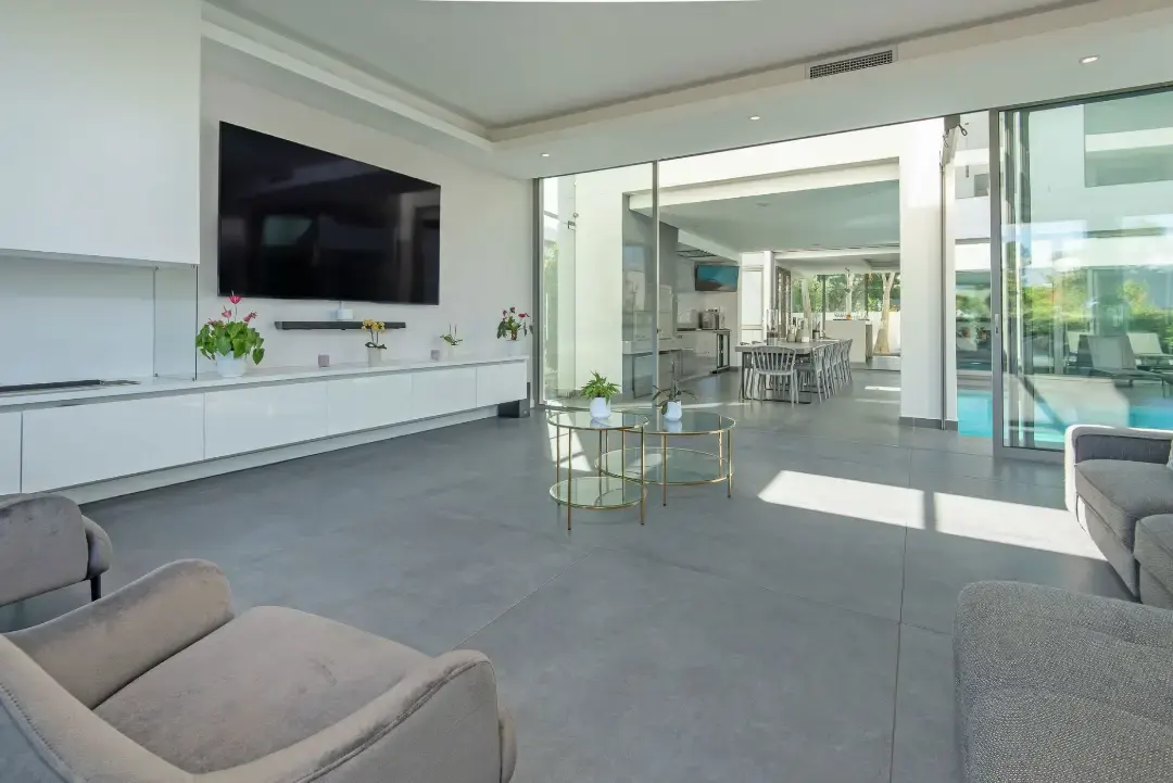 Fully Furnished Architectural Residence, Pearl Valley Golf Estate, Paarl: photograph 13 of 20