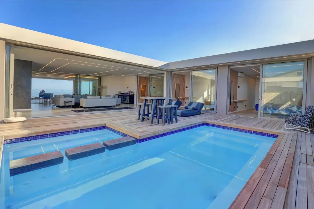 Double-Storey Residence over Fairway and Ocean, Pinnacle Point Golf Estate, Mossel Bay: photograph 2 of 20