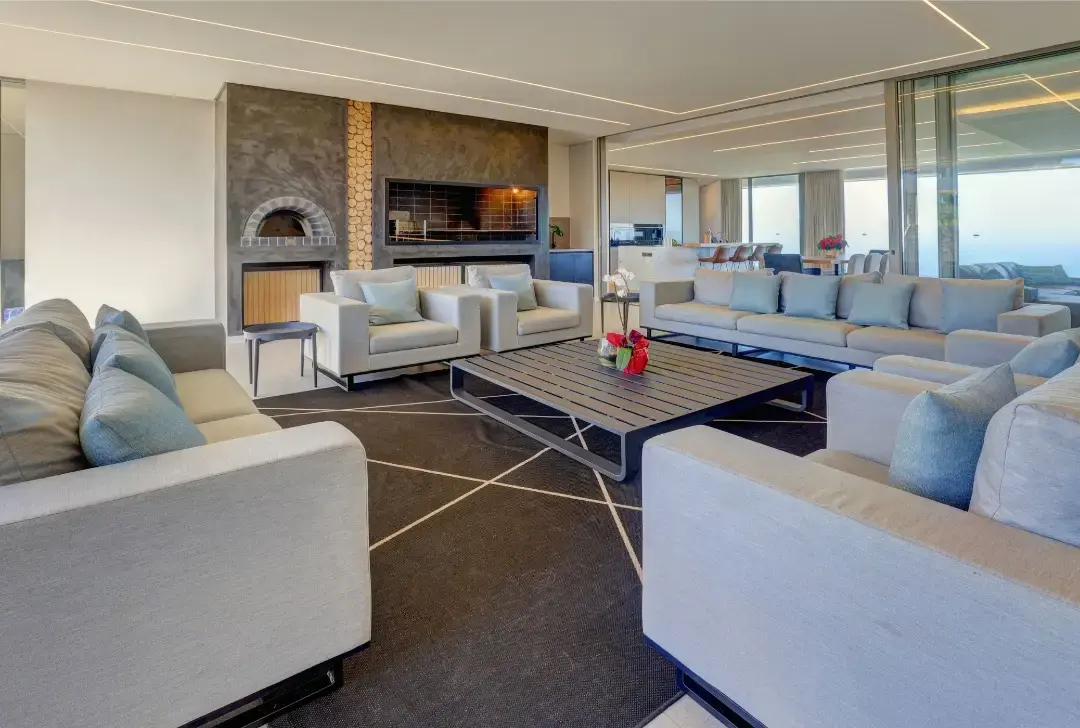 Double-Storey Residence over Fairway and Ocean, Pinnacle Point Golf Estate, Mossel Bay: photograph 7 of 20