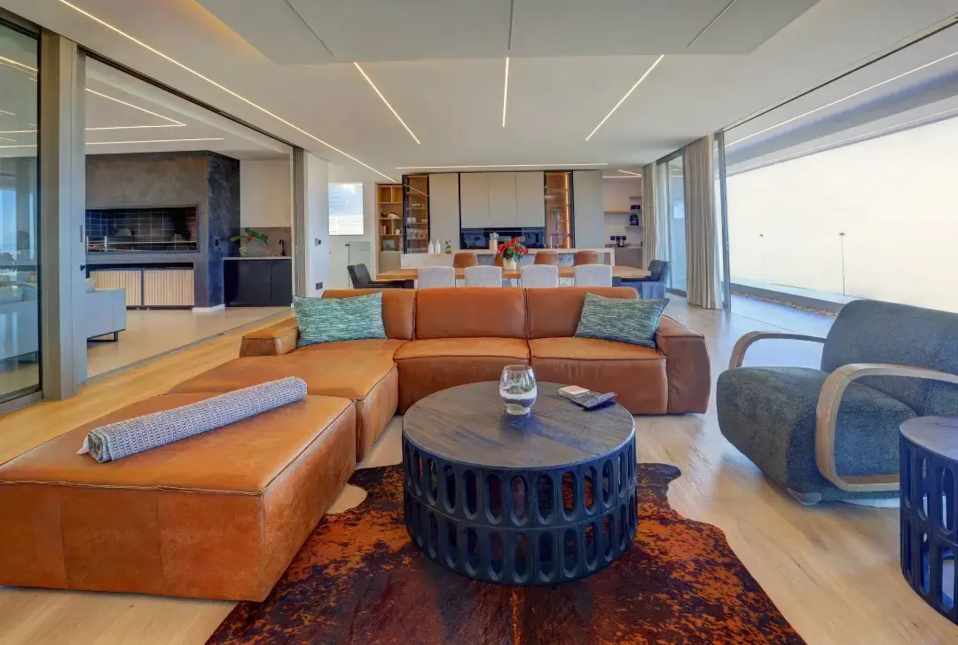 Double-Storey Residence over Fairway and Ocean, Pinnacle Point Golf Estate, Mossel Bay: photograph 8 of 20