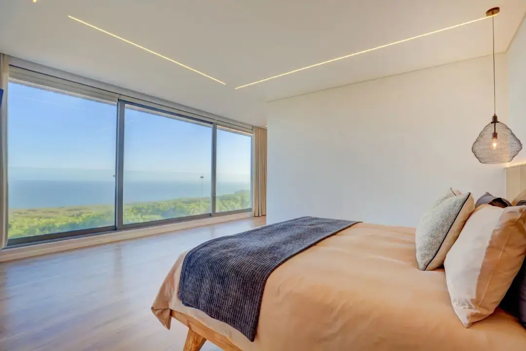 Double-Storey Residence over Fairway and Ocean, Pinnacle Point Golf Estate, Mossel Bay: photograph 14 of 20