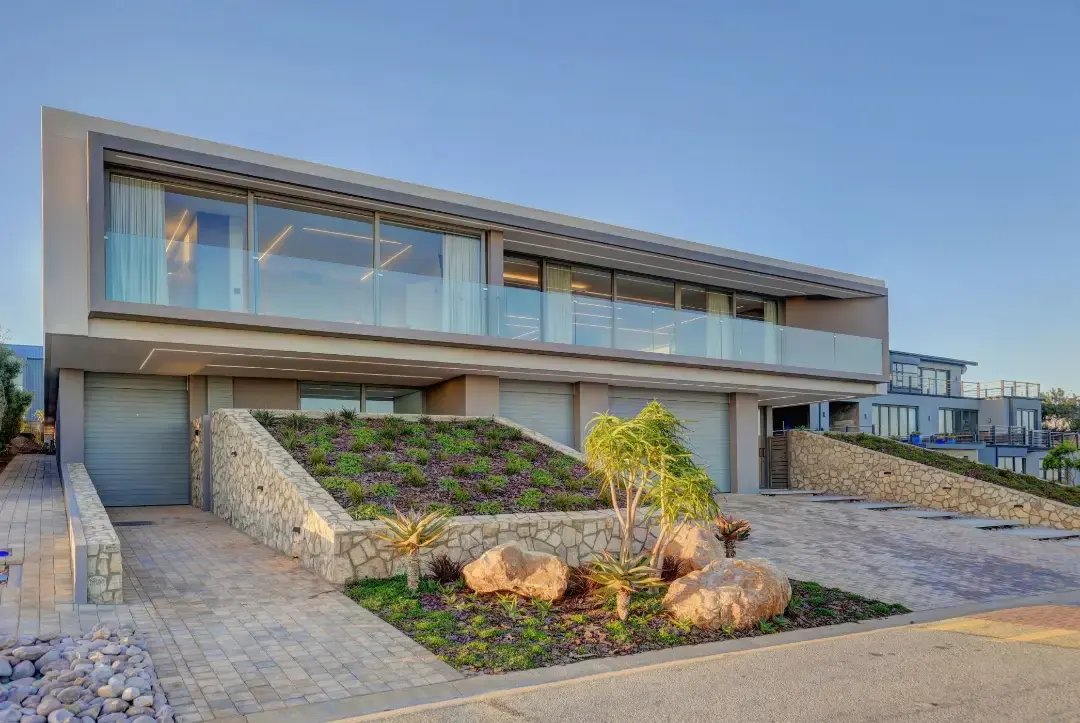 Double-Storey Residence over Fairway and Ocean, Pinnacle Point Golf Estate, Mossel Bay: photograph 18 of 20