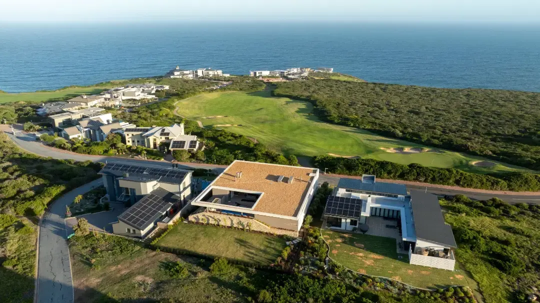 Double-Storey Residence over Fairway and Ocean, Pinnacle Point Golf Estate, Mossel Bay: photograph 20 of 20