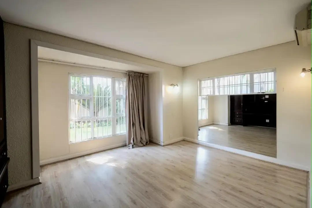 Largest Unit in a Five-Unit Sandown Estate, Sandown, Johannesburg: photograph 8 of 20