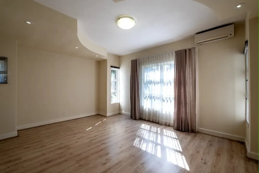 Largest Unit in a Five-Unit Sandown Estate, Sandown, Johannesburg: photograph 9 of 20