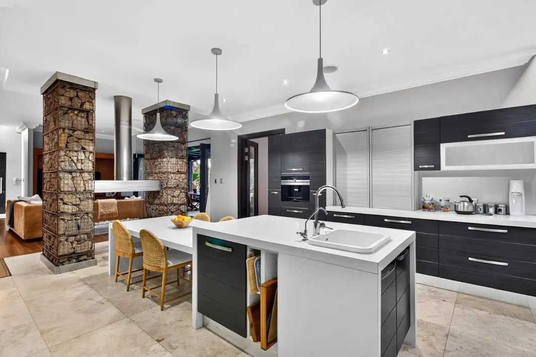 Five-Bedroom Family Home with Pasture Views, Southdowns Estate, Centurion: photograph 7 of 20