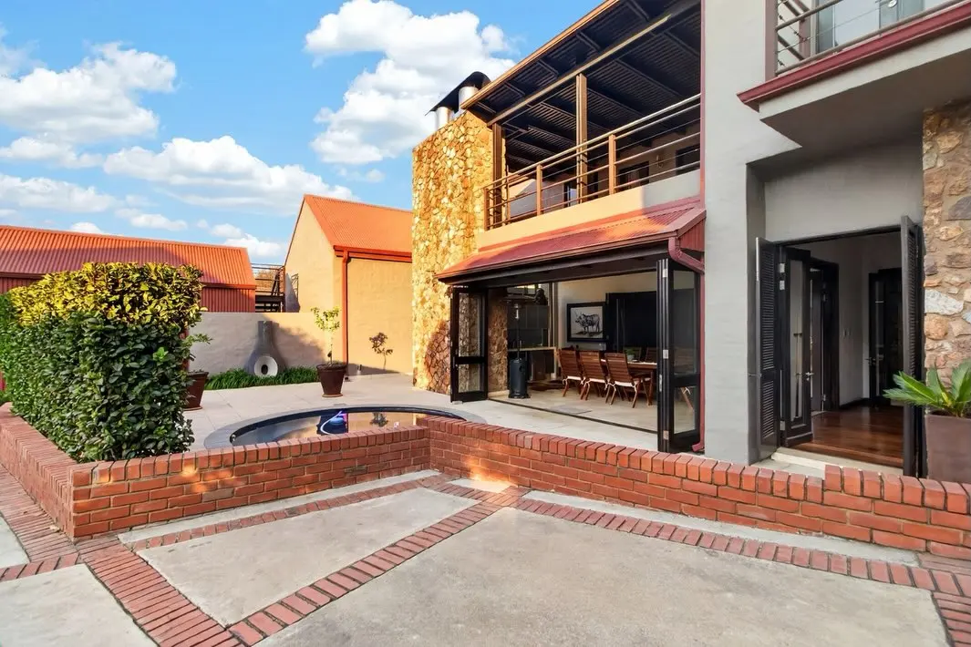 Five-Bedroom Family Home with Pasture Views, Southdowns Estate, Centurion: photograph 11 of 20