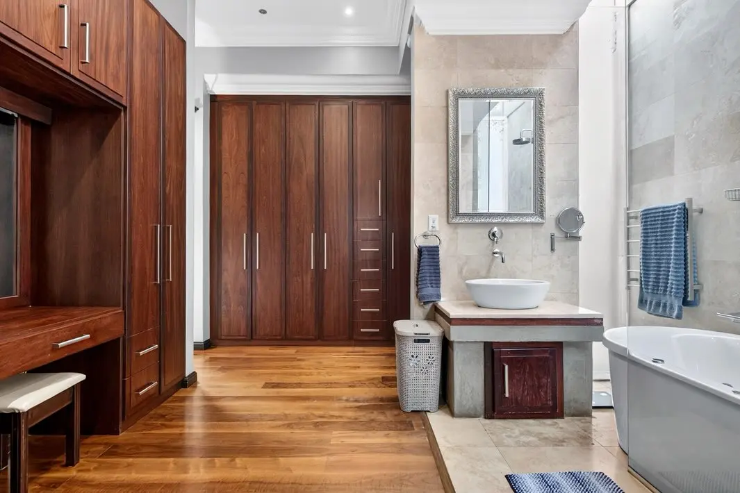 Five-Bedroom Family Home with Pasture Views, Southdowns Estate, Centurion: photograph 17 of 20