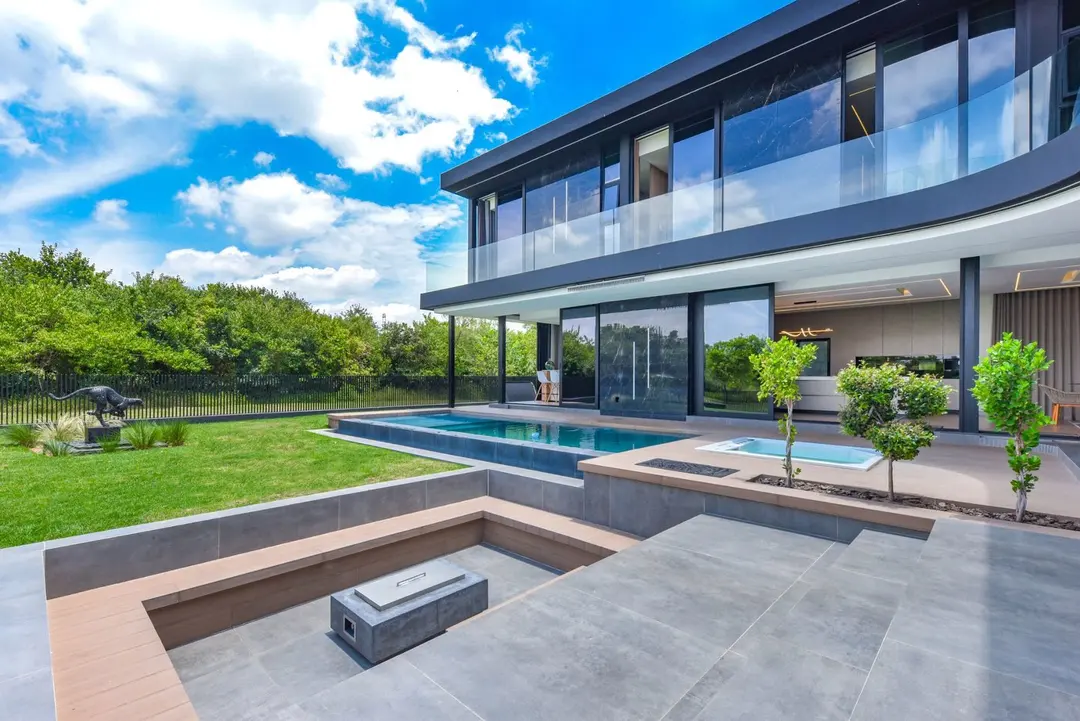 Residence Designed for Entertaining, Steyn City, Midrand: photograph 2 of 20