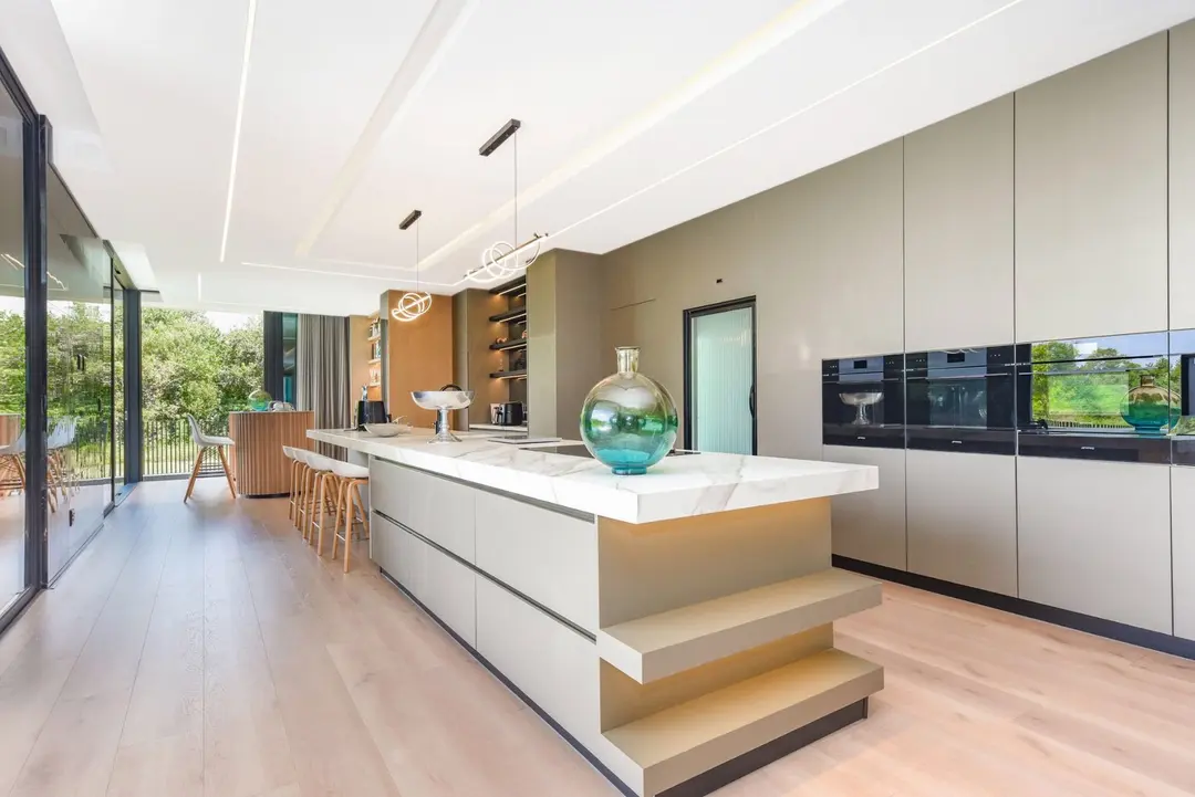 Residence Designed for Entertaining, Steyn City, Midrand: photograph 5 of 20