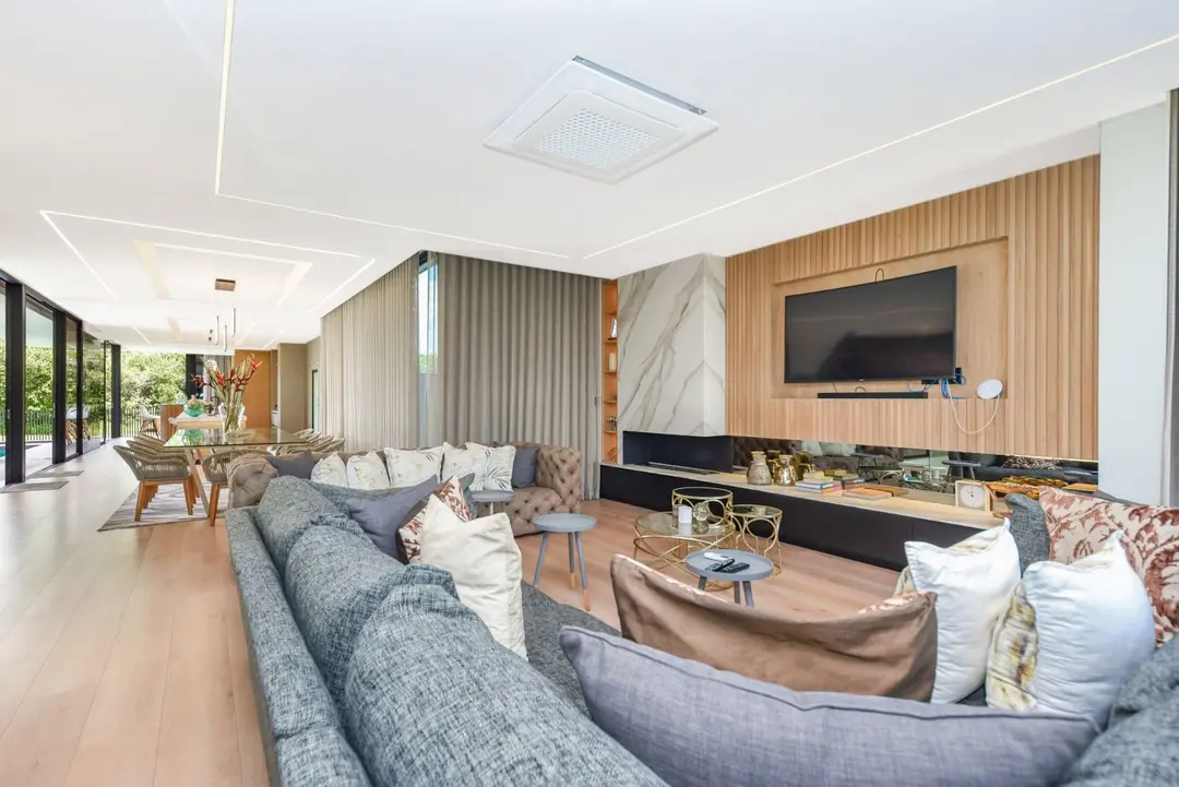 Residence Designed for Entertaining, Steyn City, Midrand: photograph 9 of 20