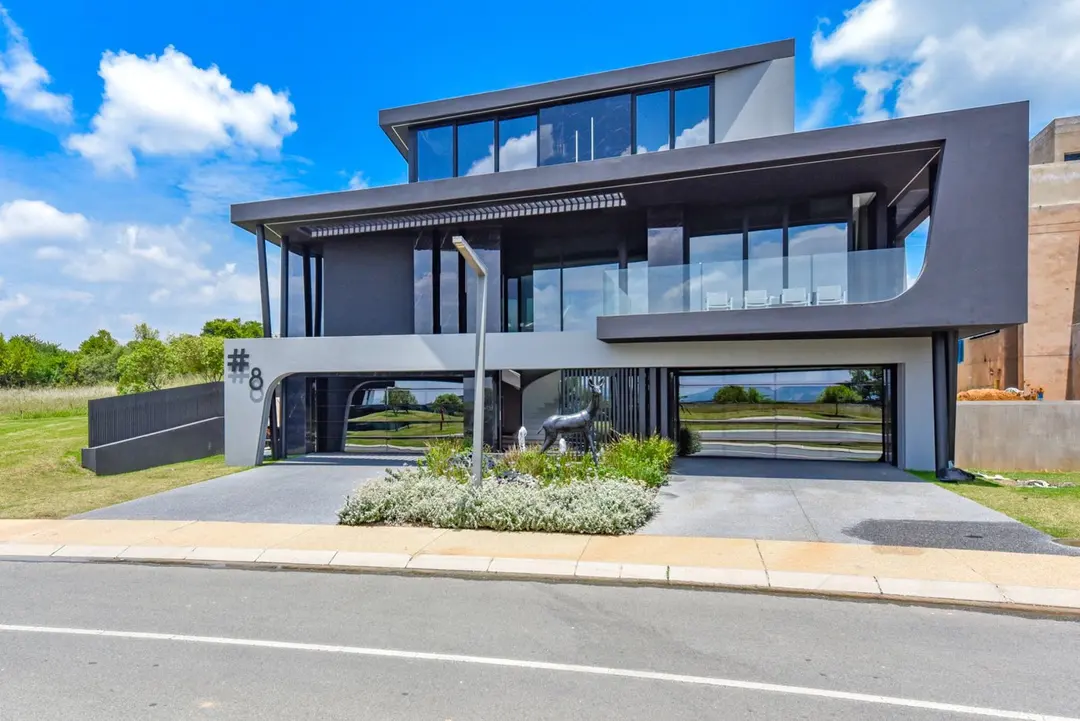 Residence Designed for Entertaining, Steyn City, Midrand: photograph 19 of 20