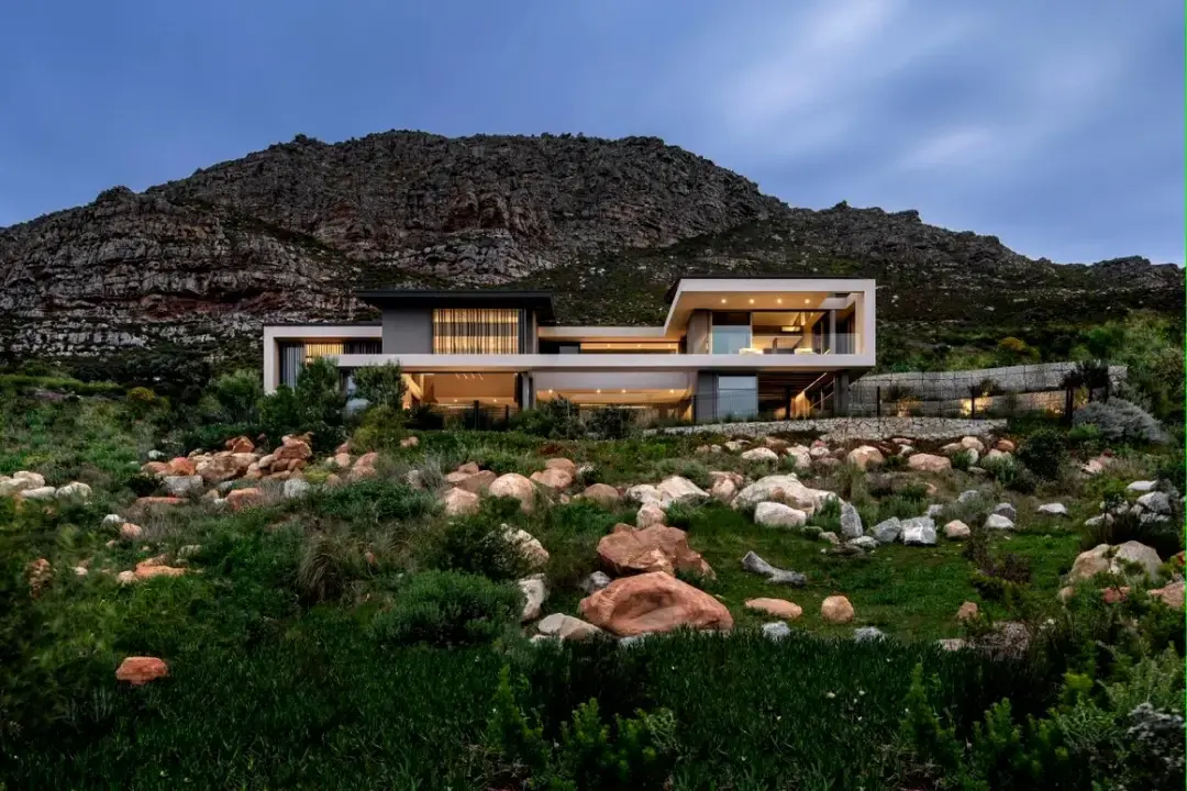 Four-Bedroom Mountain Estate Residence, Stonehurst Mountain Estate, Cape Town: photograph 2 of 20