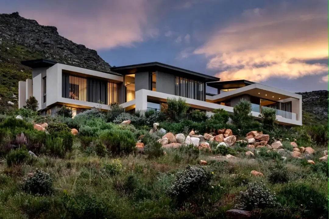 Four-Bedroom Mountain Estate Residence, Stonehurst Mountain Estate, Cape Town: photograph 3 of 20