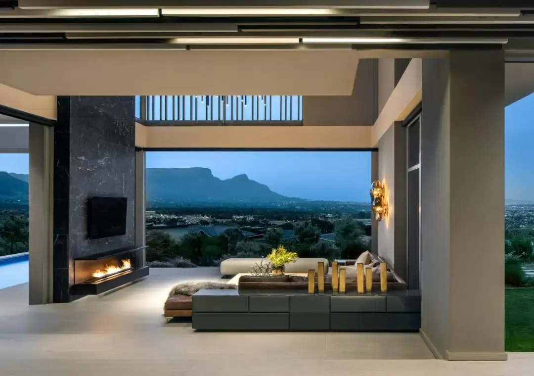 Four-Bedroom Mountain Estate Residence, Stonehurst Mountain Estate, Cape Town: photograph 4 of 20