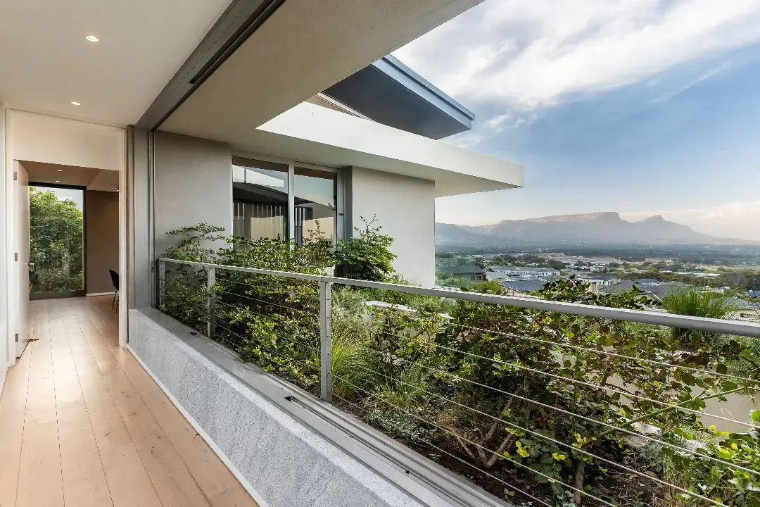 Four-Bedroom Mountain Estate Residence, Stonehurst Mountain Estate, Cape Town: photograph 10 of 20