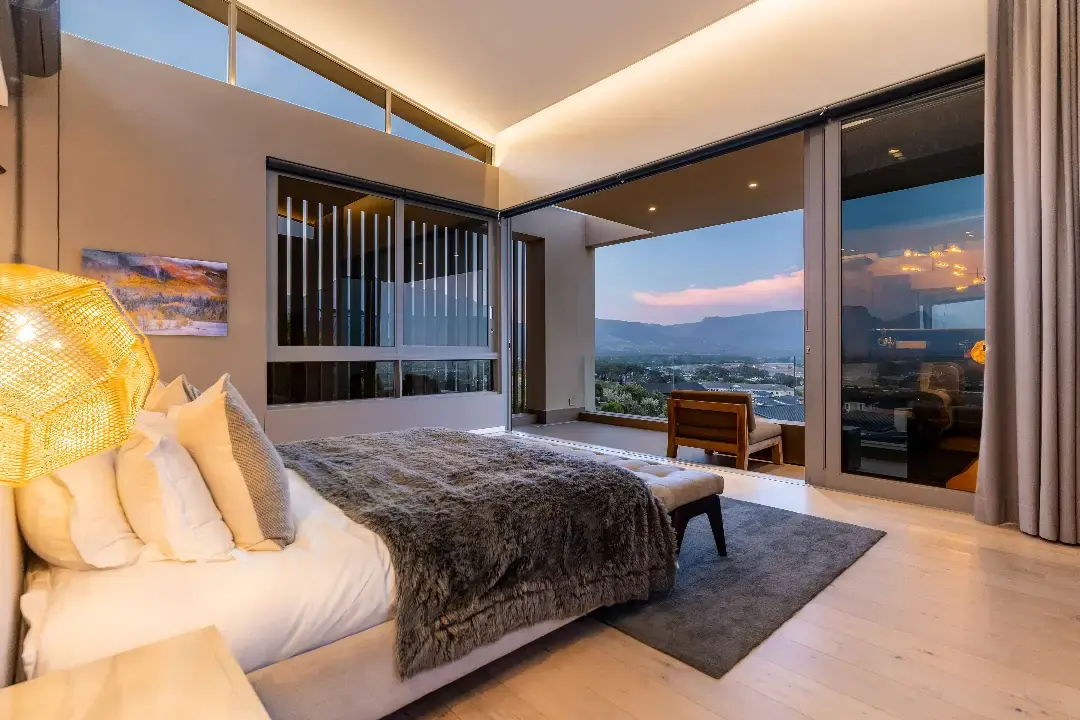 Four-Bedroom Mountain Estate Residence, Stonehurst Mountain Estate, Cape Town: photograph 11 of 20