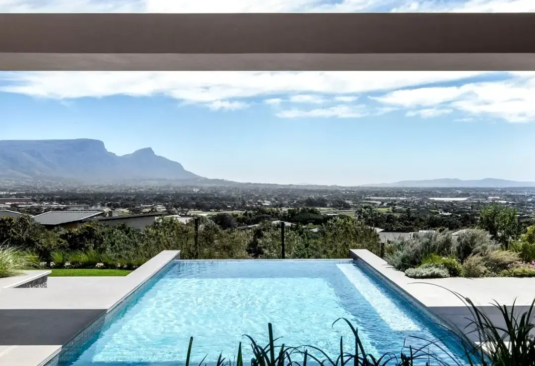 Four-Bedroom Mountain Estate Residence, Stonehurst Mountain Estate, Cape Town: photograph 18 of 20