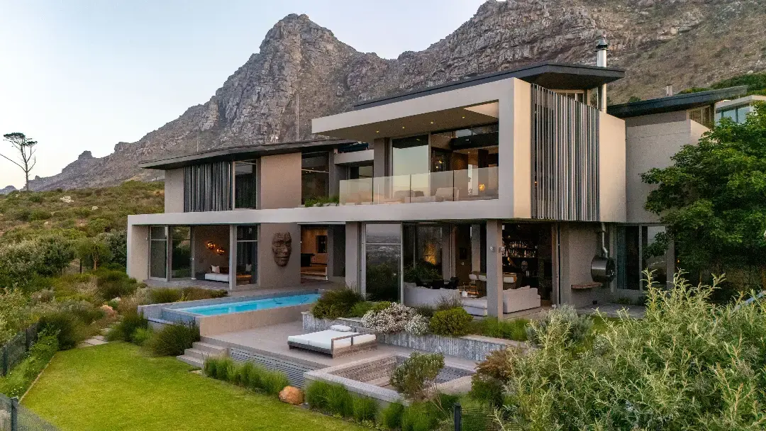 Four-Bedroom Mountain Estate Residence, Stonehurst Mountain Estate, Cape Town: photograph 19 of 20