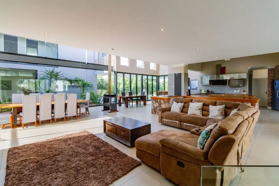 Aviation Residence with Private Hangar, The Coves Estate, Hartbeespoort: photograph 2 of 20