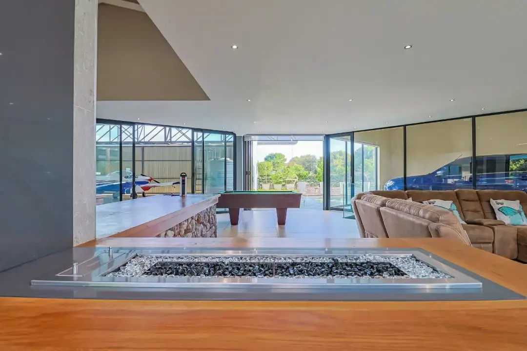 Aviation Residence with Private Hangar, The Coves Estate, Hartbeespoort: photograph 4 of 20