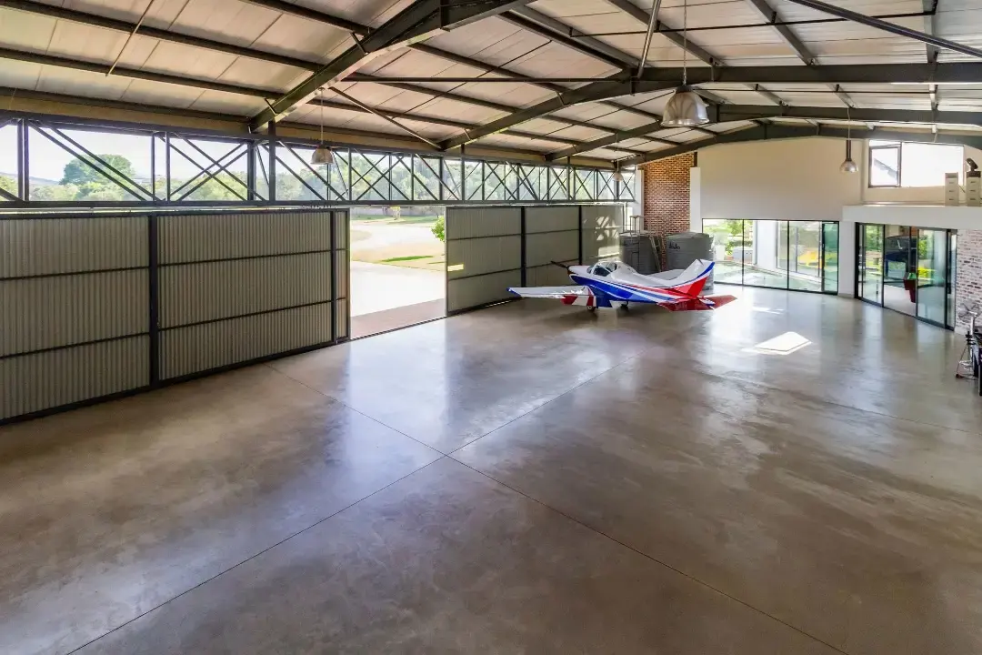 Aviation Residence with Private Hangar, The Coves Estate, Hartbeespoort: photograph 6 of 20