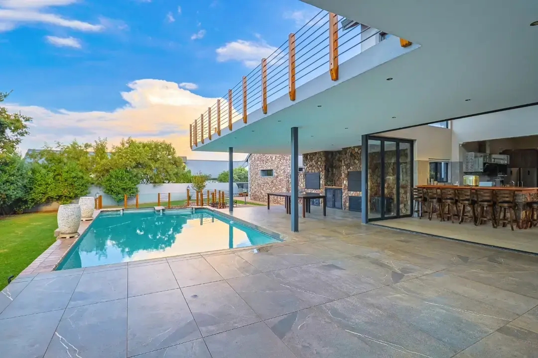 Aviation Residence with Private Hangar: photograph 14