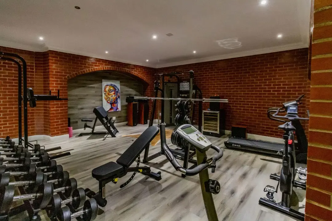 Aviation Residence with Private Hangar, The Coves Estate, Hartbeespoort: photograph 15 of 20
