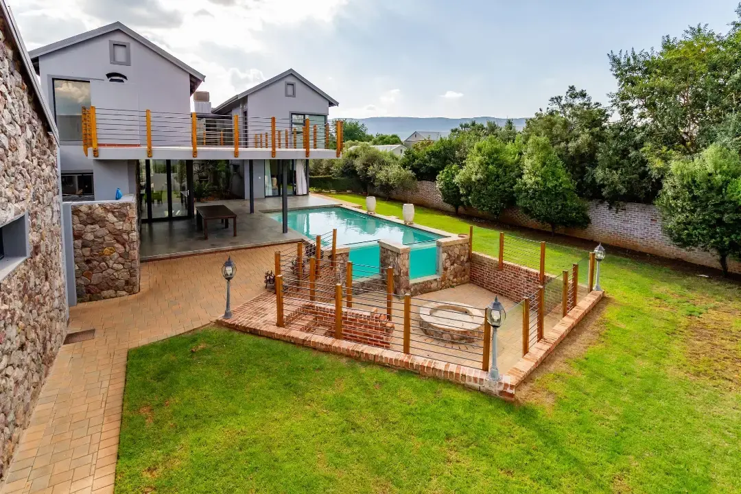 Aviation Residence with Private Hangar, The Coves Estate, Hartbeespoort: photograph 16 of 20