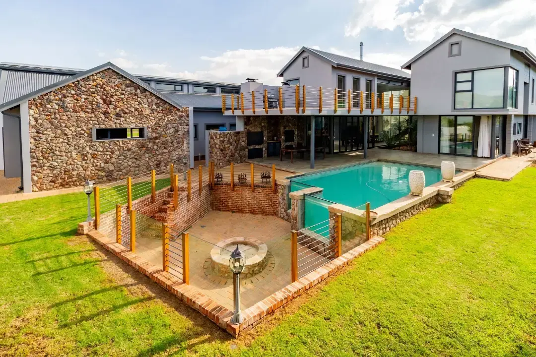 Aviation Residence with Private Hangar, The Coves Estate, Hartbeespoort: photograph 17 of 20