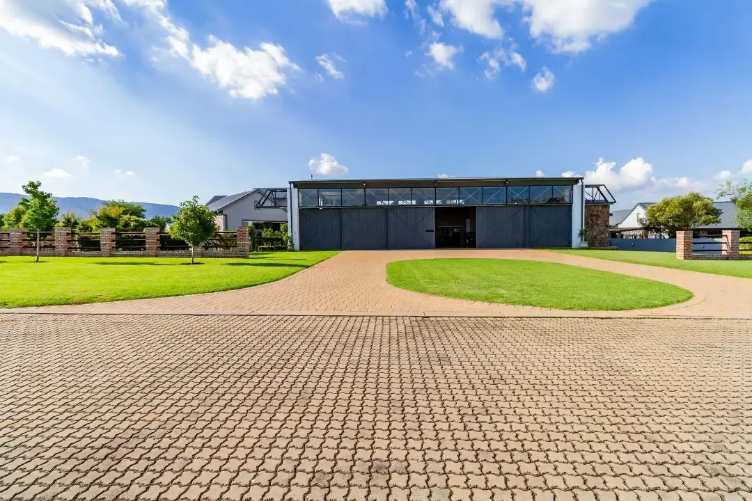 Aviation Residence with Private Hangar, The Coves Estate, Hartbeespoort: photograph 20 of 20
