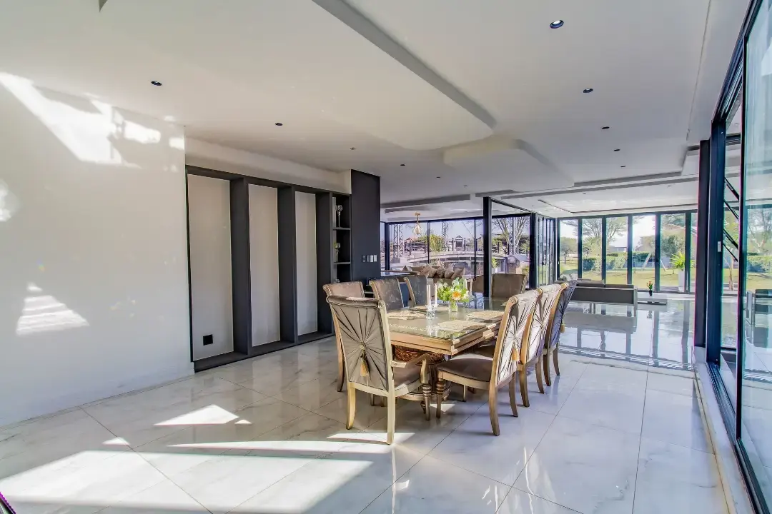Six-Bedroom Waterfront Residence, The Islands Estate, Hartbeespoort: photograph 4 of 20