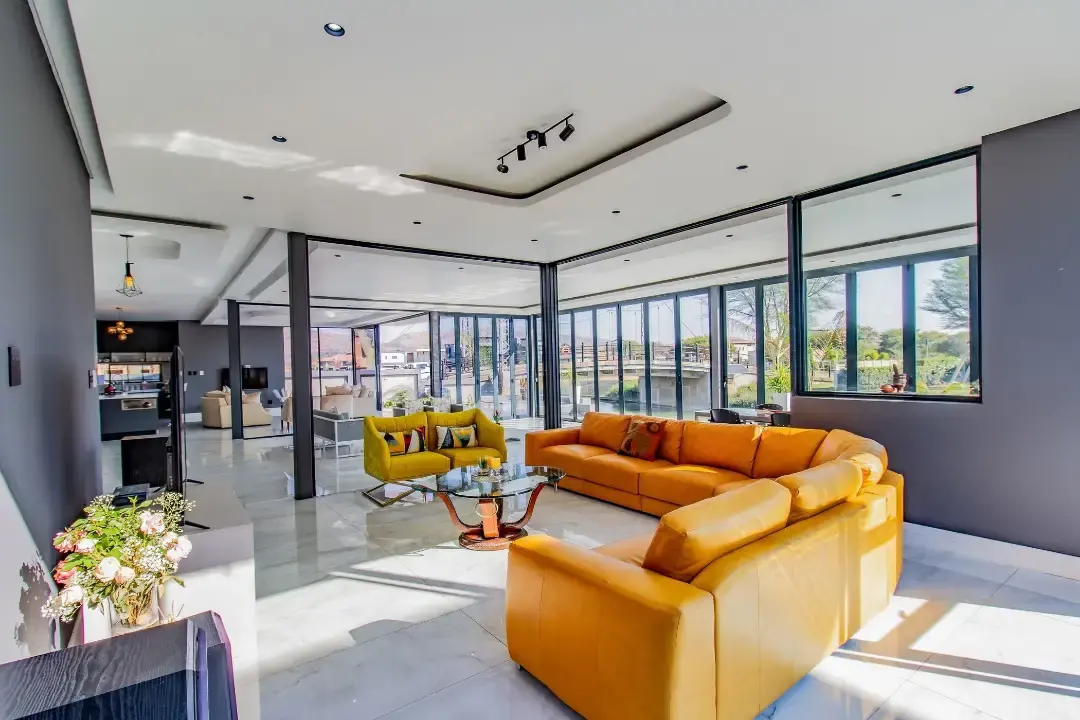 Six-Bedroom Waterfront Residence, The Islands Estate, Hartbeespoort: photograph 5 of 20