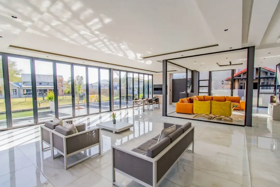 Six-Bedroom Waterfront Residence, The Islands Estate, Hartbeespoort: photograph 6 of 20
