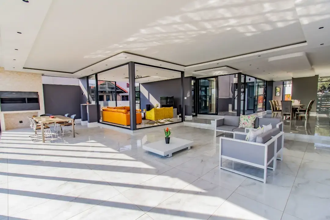 Six-Bedroom Waterfront Residence, The Islands Estate, Hartbeespoort: photograph 7 of 20