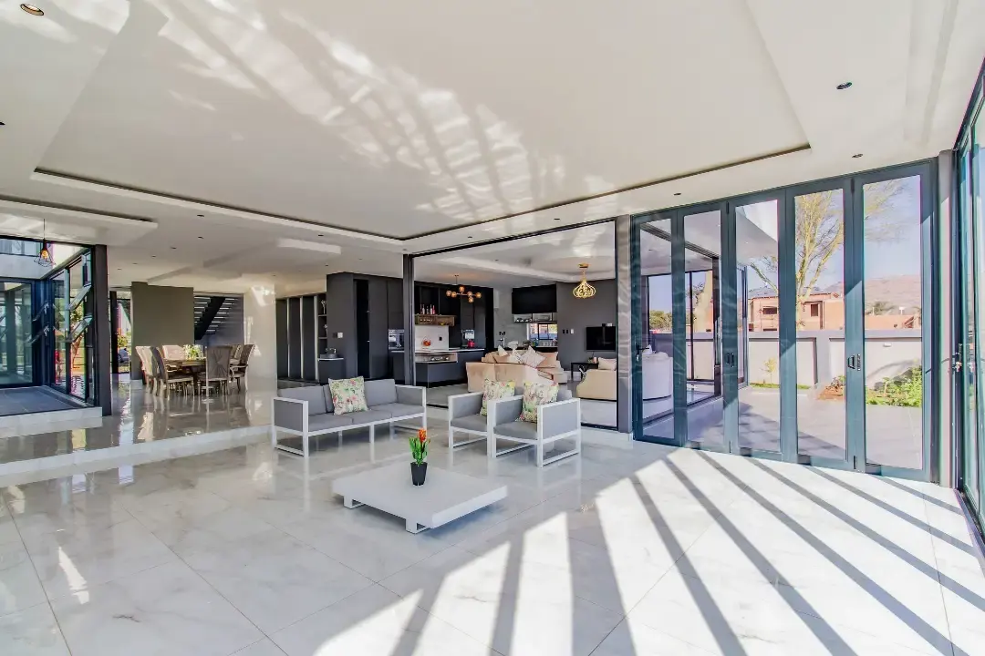 Six-Bedroom Waterfront Residence, The Islands Estate, Hartbeespoort: photograph 8 of 20