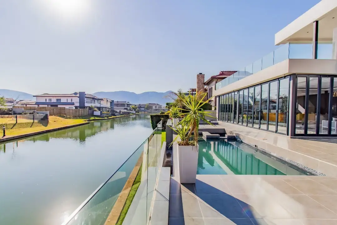 Six-Bedroom Waterfront Residence, The Islands Estate, Hartbeespoort: photograph 20 of 20