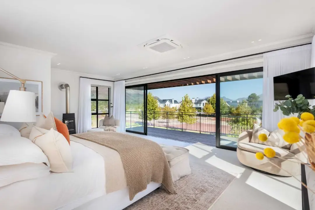 Multi-Level Home on a 3,005 m² Stand in The Reserve, Val de Vie Estate, Paarl: photograph 14 of 20
