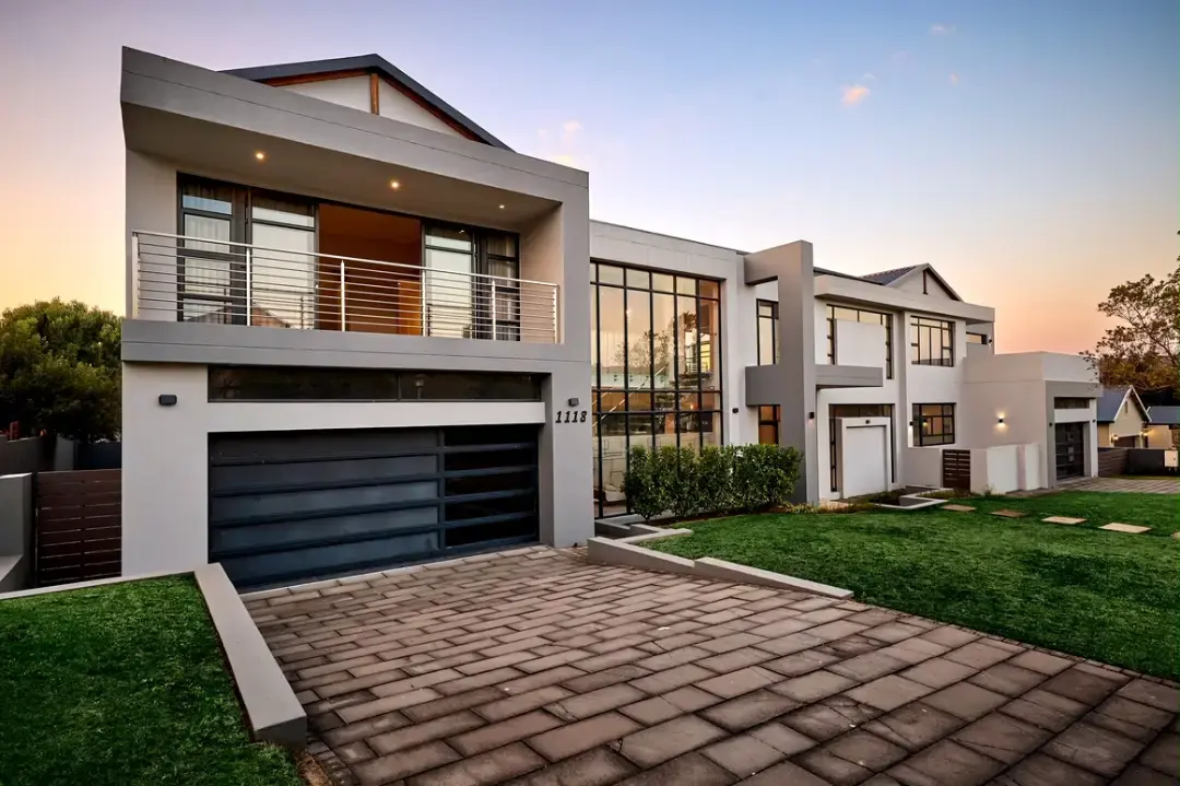 Light-Filled Modern Family Home, Waterfall Country Estate, Midrand: photograph 2 of 20