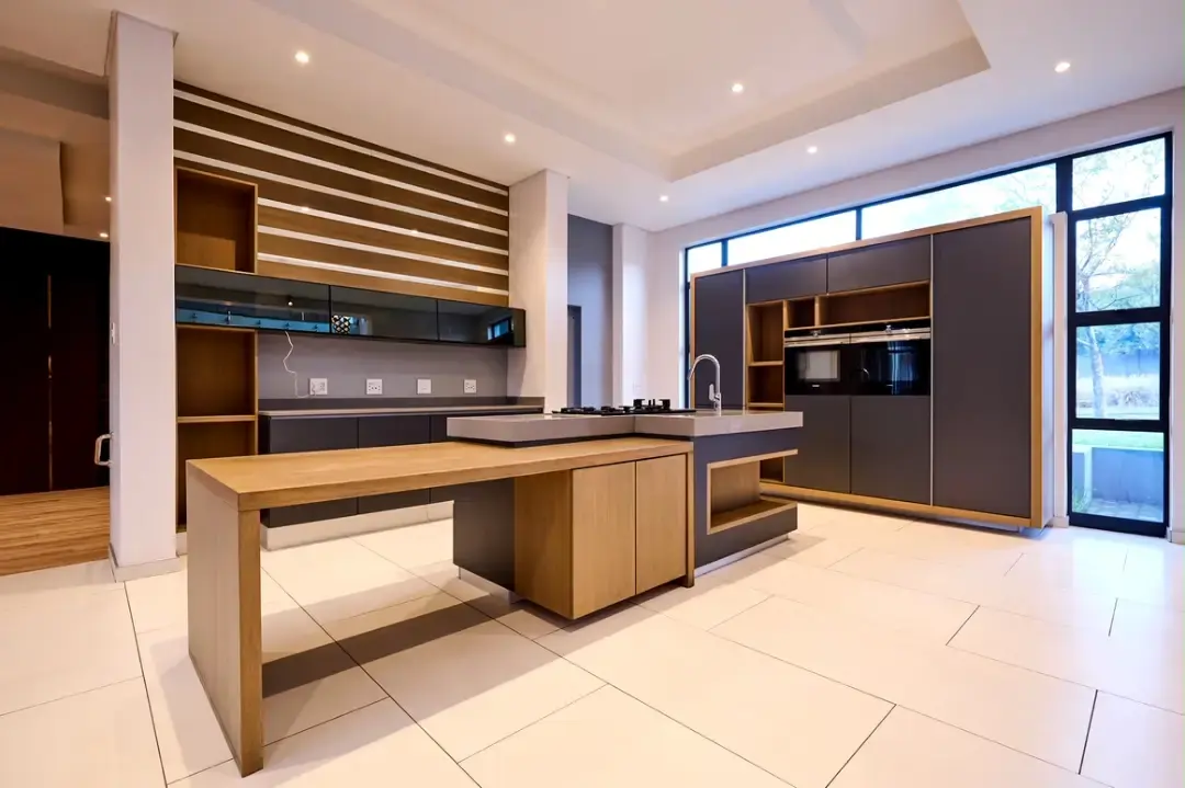 Light-Filled Modern Family Home, Waterfall Country Estate, Midrand: photograph 6 of 20